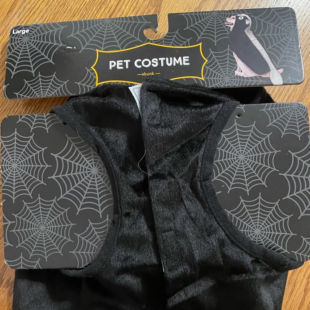 Skunk dog dress up costume - Picture 4 of 5